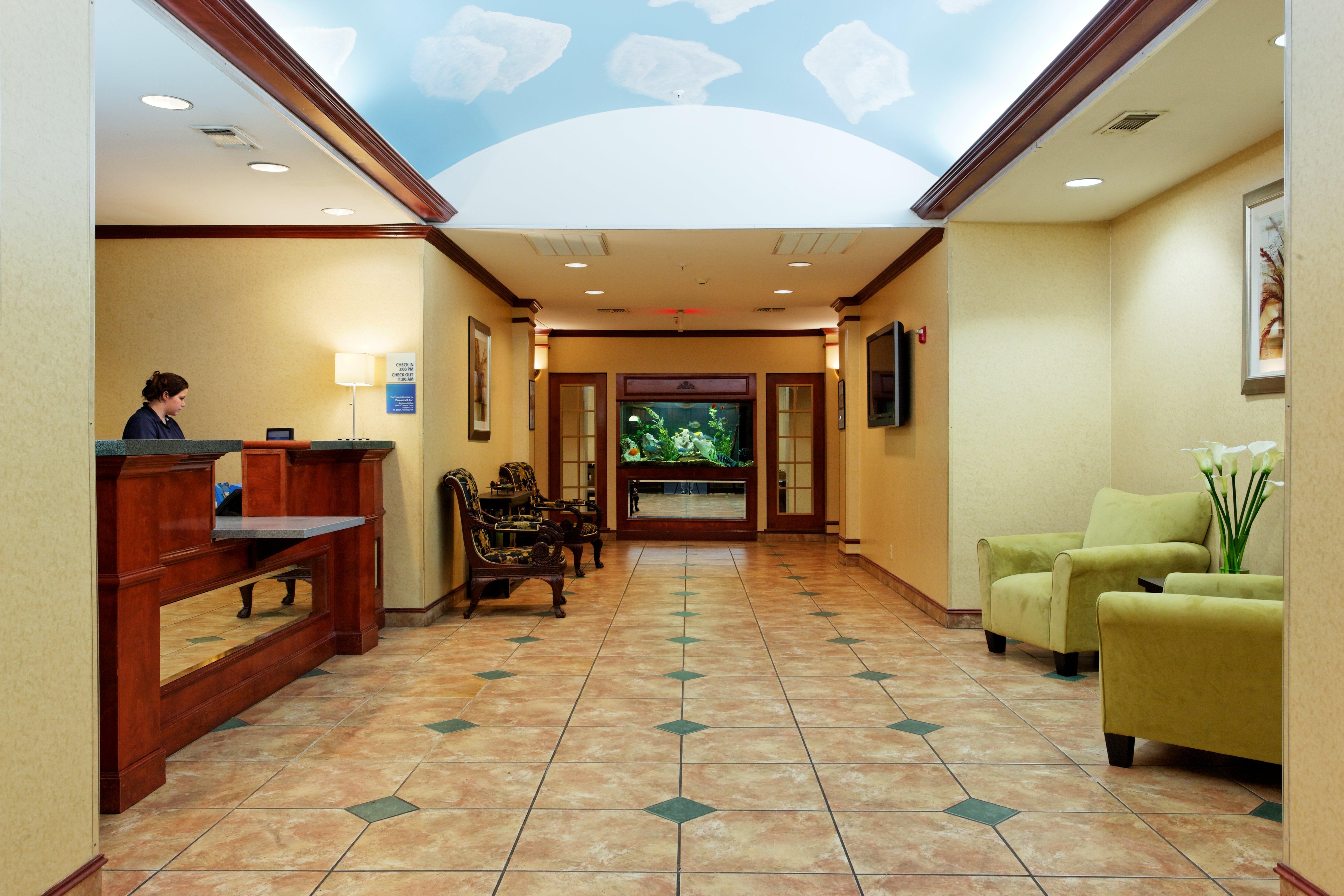Holiday Inn Express Crockett By Ihg Exterior foto